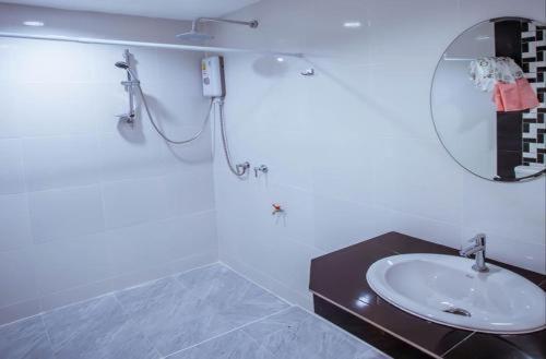 ناخون صوان Vatchara Northgate Hotel المظهر الخارجي الصورة